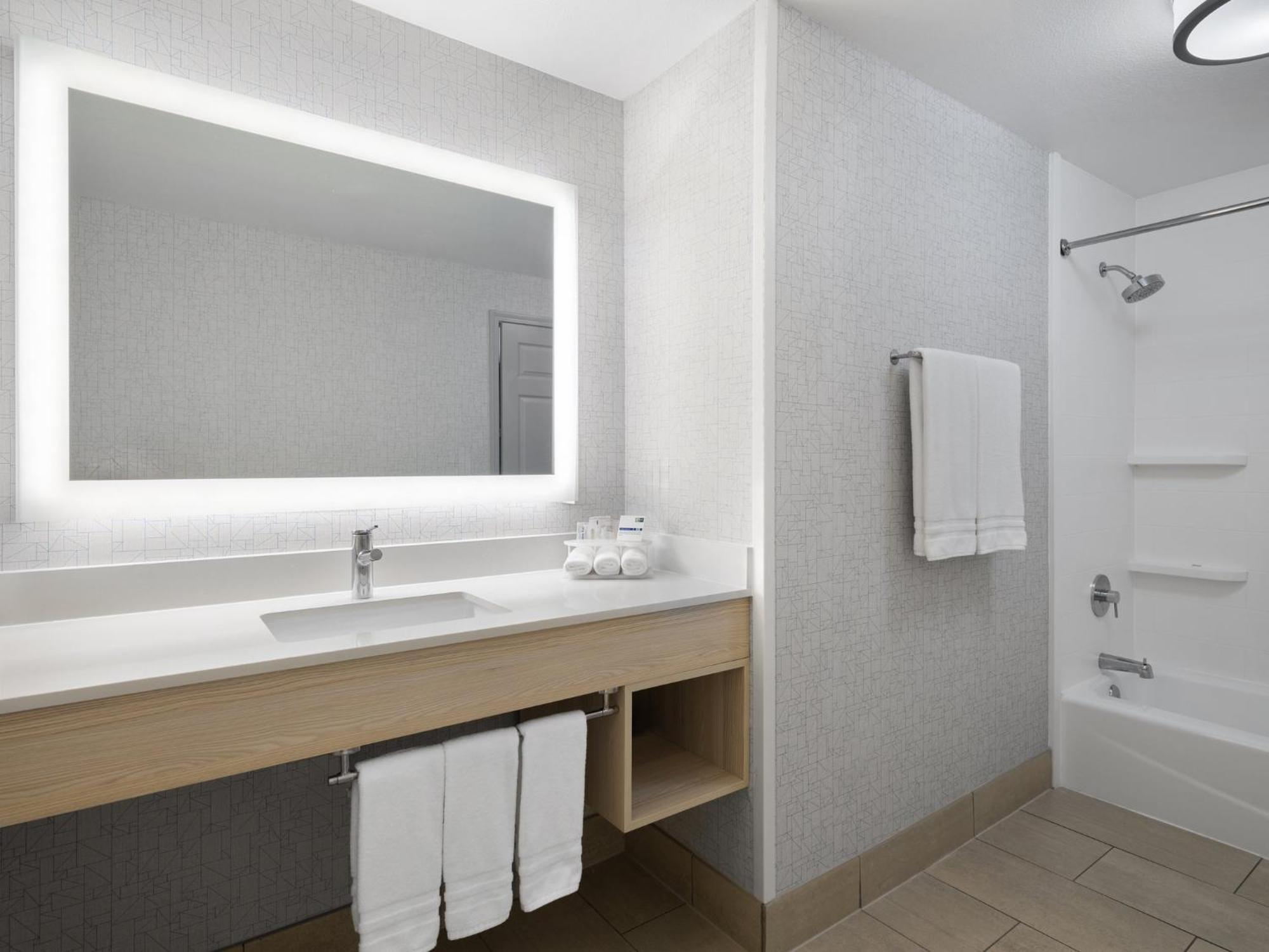 Holiday Inn Express Fort Bragg By Ihg Zewnętrze zdjęcie