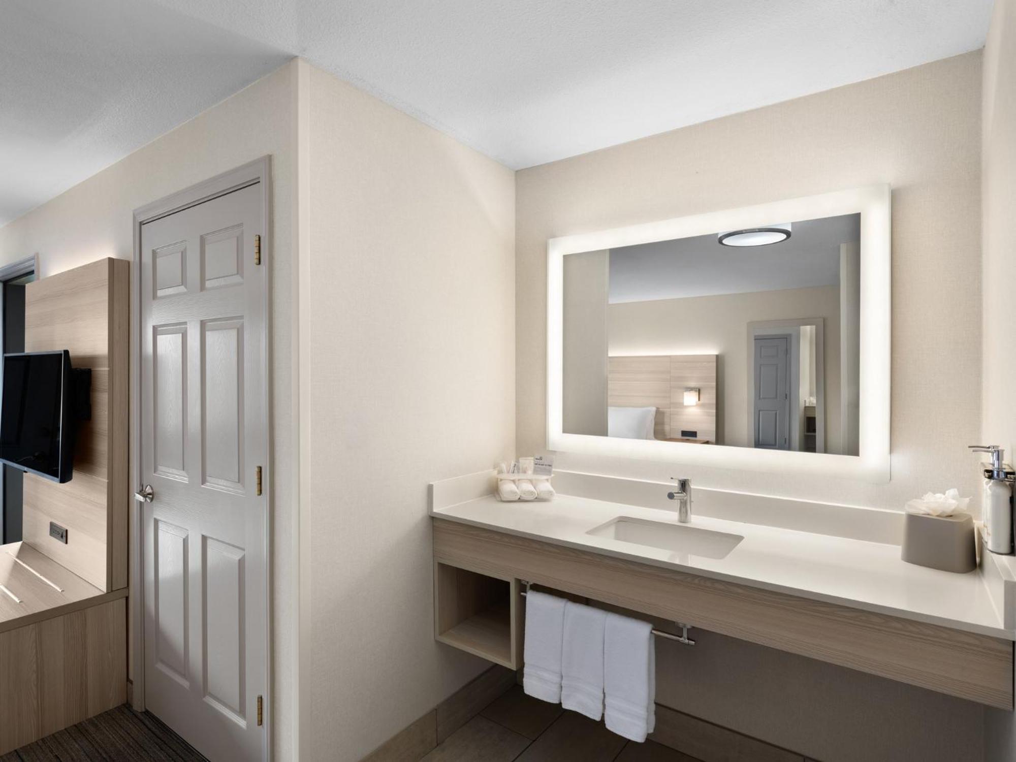 Holiday Inn Express Fort Bragg By Ihg Zewnętrze zdjęcie